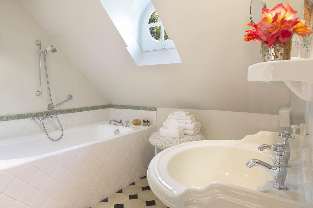 Petiville  Chateau De Beneauville B&B 객실 사진